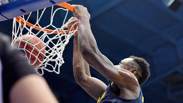 West Virginia Mountaineers forward Oscar Tshiebwe (34) dunks the ball during the first half against the Kansas Jayhawks at Allen Fieldhouse.